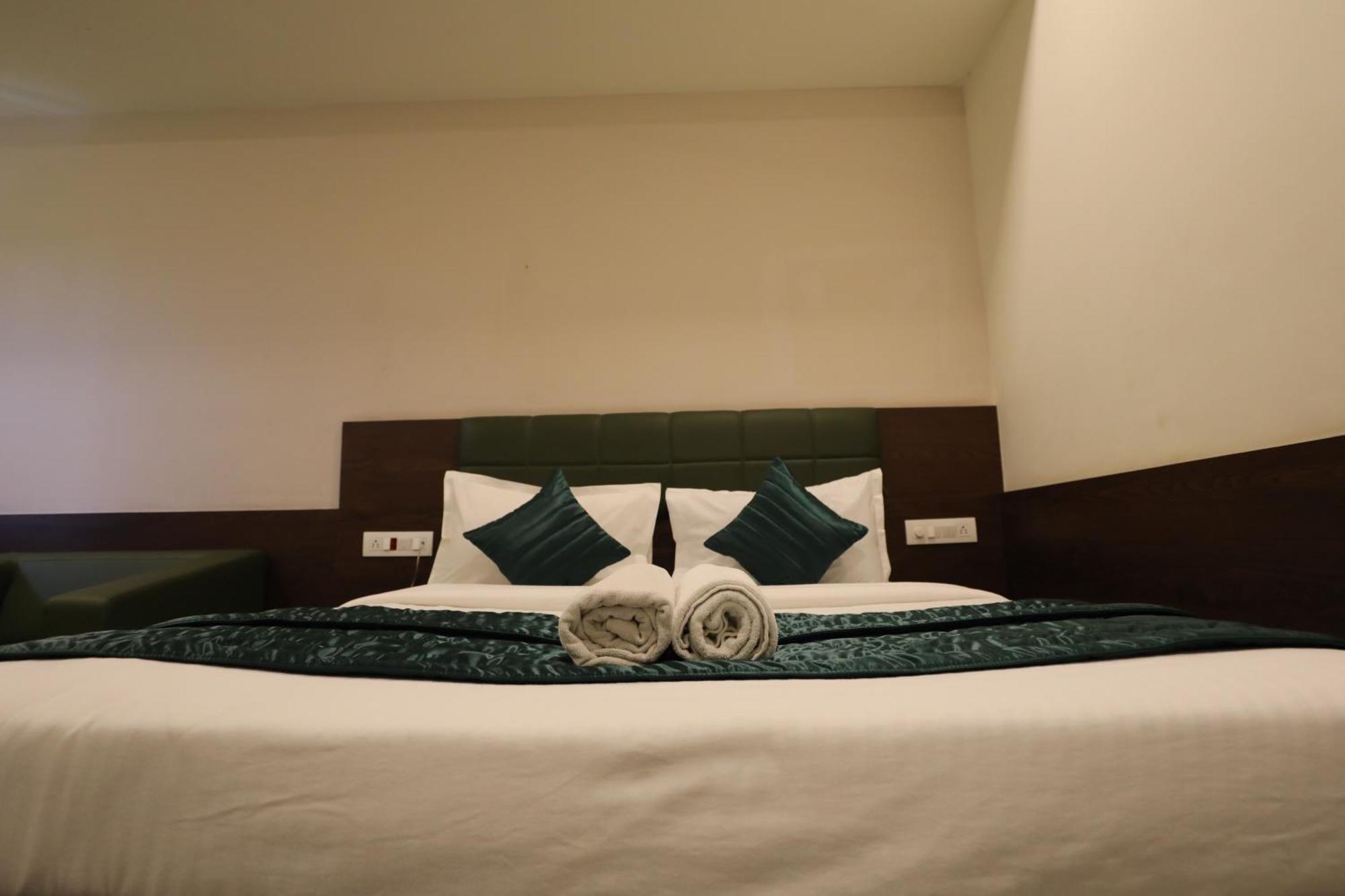 Greenotel Rooms Hazira, Szúrat Kültér fotó