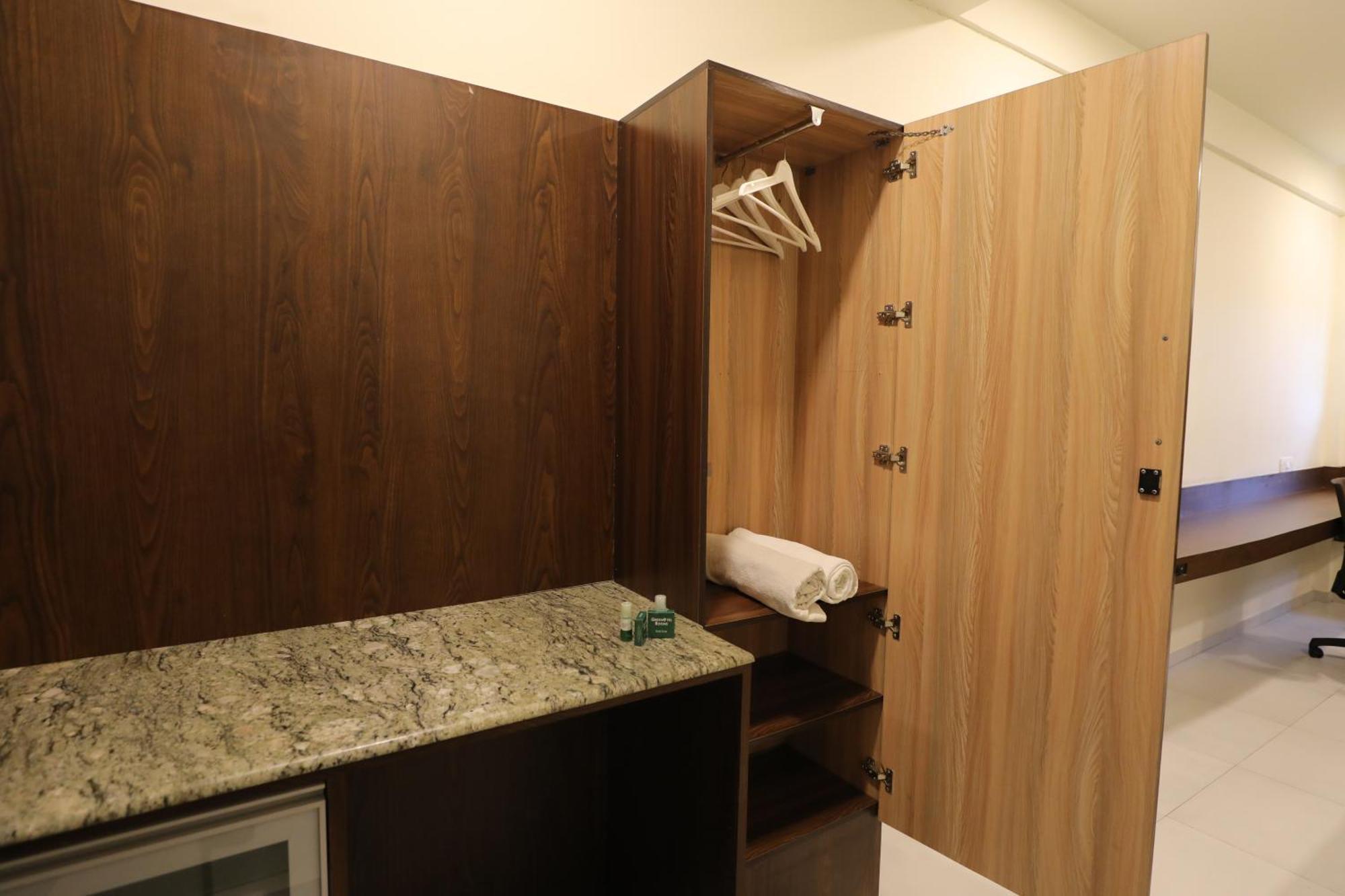 Greenotel Rooms Hazira, Szúrat Kültér fotó