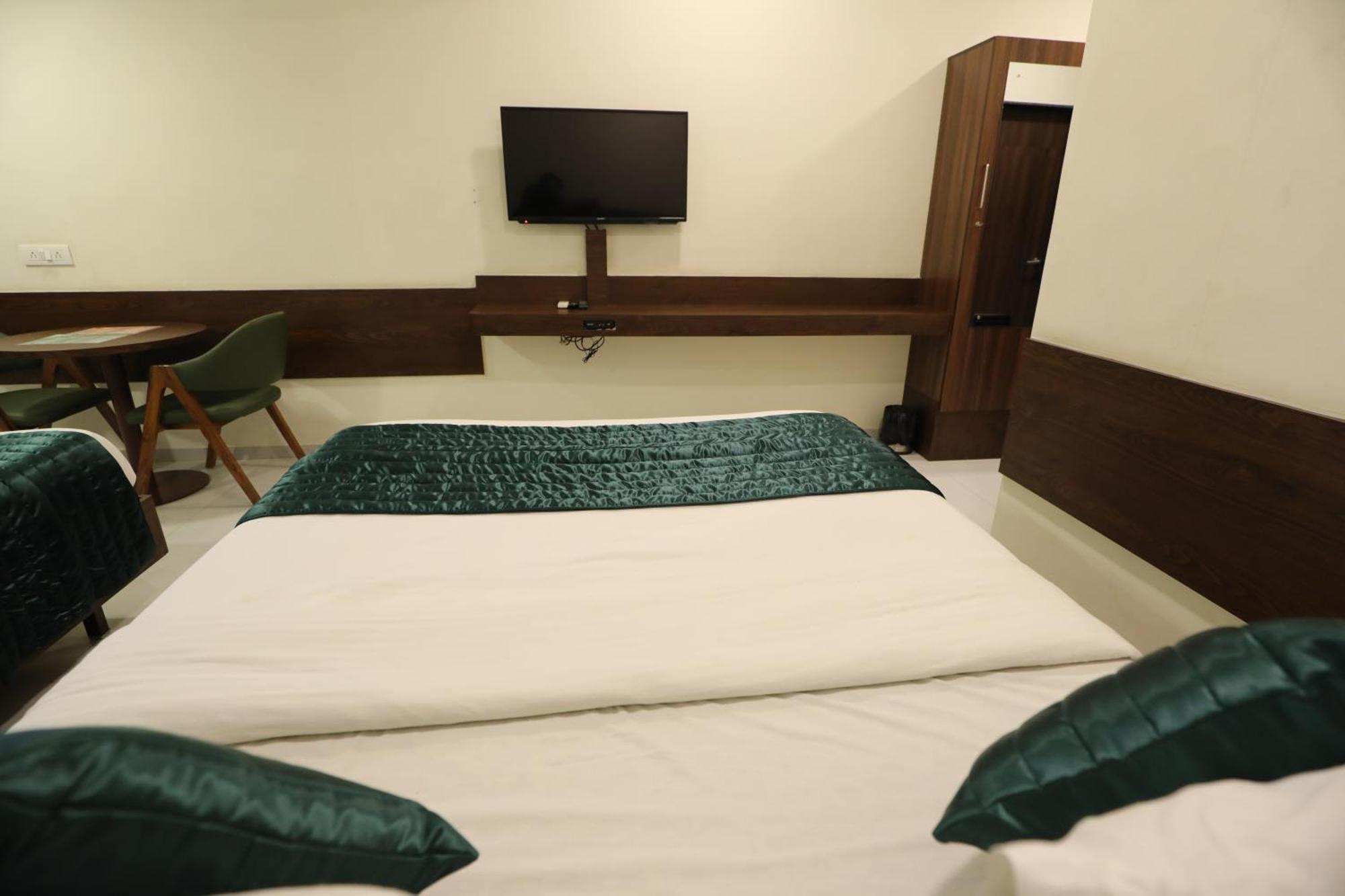 Greenotel Rooms Hazira, Szúrat Kültér fotó